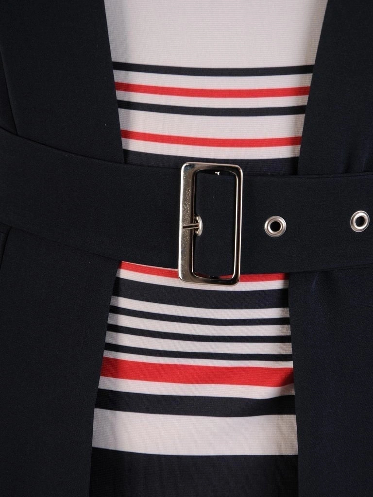 Elegancka sukienka rozkloszowana midi w paski – efekt imitacji żakietu podkreślający talię 24690