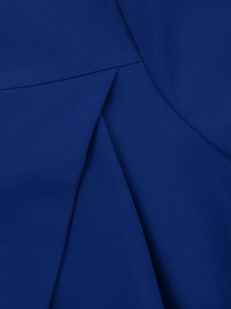 Elegancka sukienka wizytowa midi w kolorze chabrowym – prosty krój z ozdobnymi zakładkami 4449