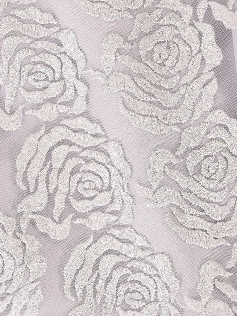 Elegancka sukienka midi w kwiaty na wesele – prosty fason w gołębim odcieniu 32632