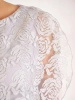 Elegancka sukienka midi w kwiaty na wesele – prosty fason w gołębim odcieniu 32632