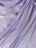Elegancka suknia wieczorowa maxi w kolorze liliowym – prosty, kopertowy fason z ozdobną klamrą 39862