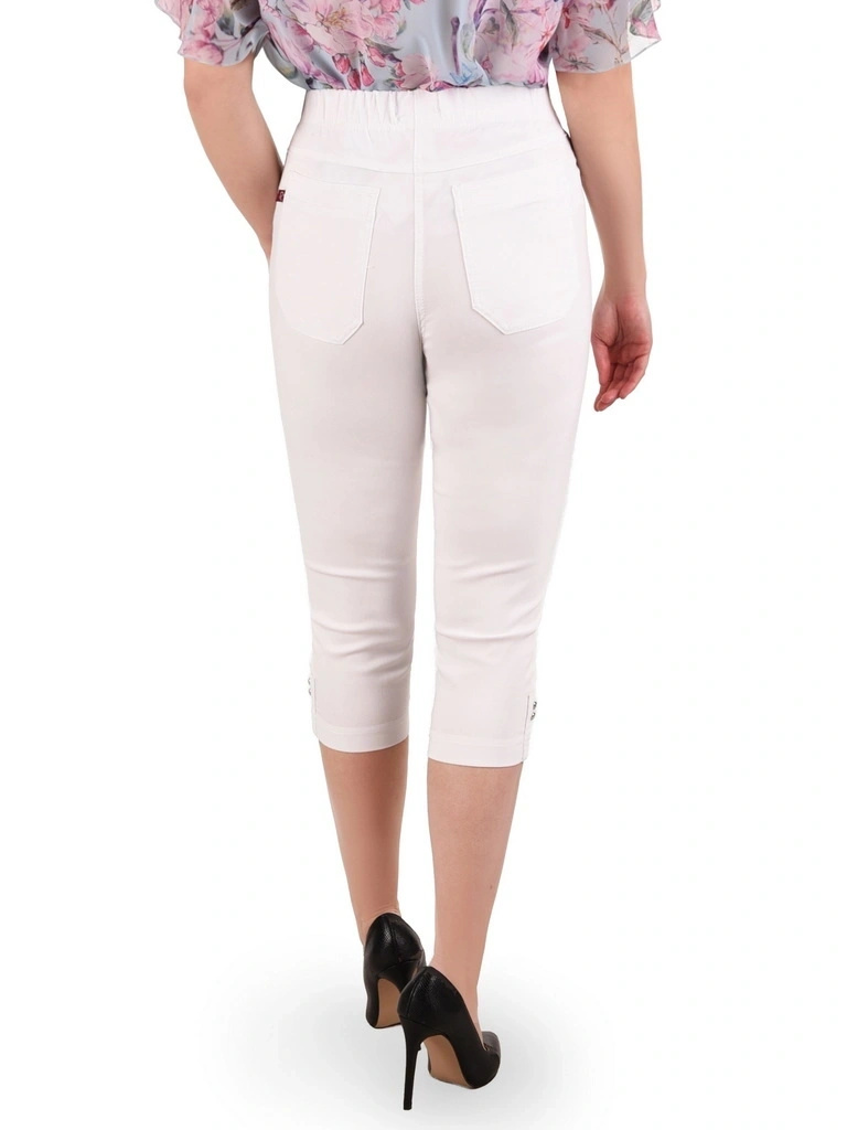 Białe spodnie damskie rybaczki na gumce – dopasowany fason z ozdobnymi guzikami 35213