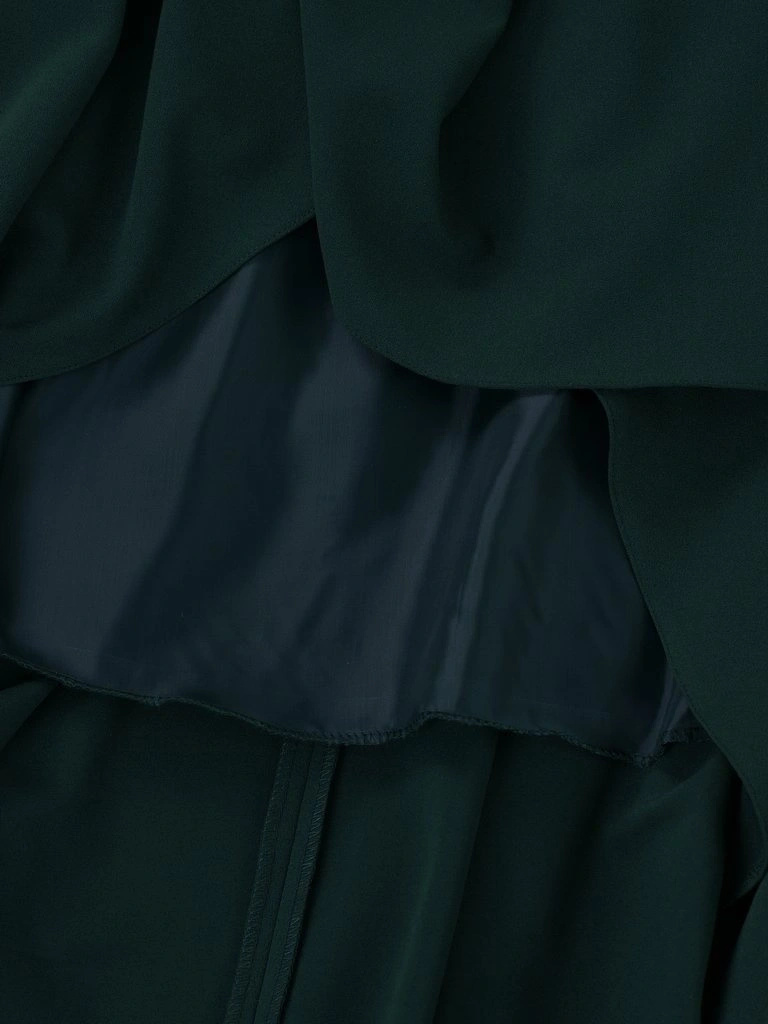Elegancka zielona sukienka rozkloszowana midi z kołnierzykiem – fason modelujący talię z rękawem 3/4 14729