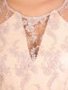 Kremowa wizytowa sukienka midi z ozdobnym dekoltem – prosty fason ze stylowym akcentem na lato 30194