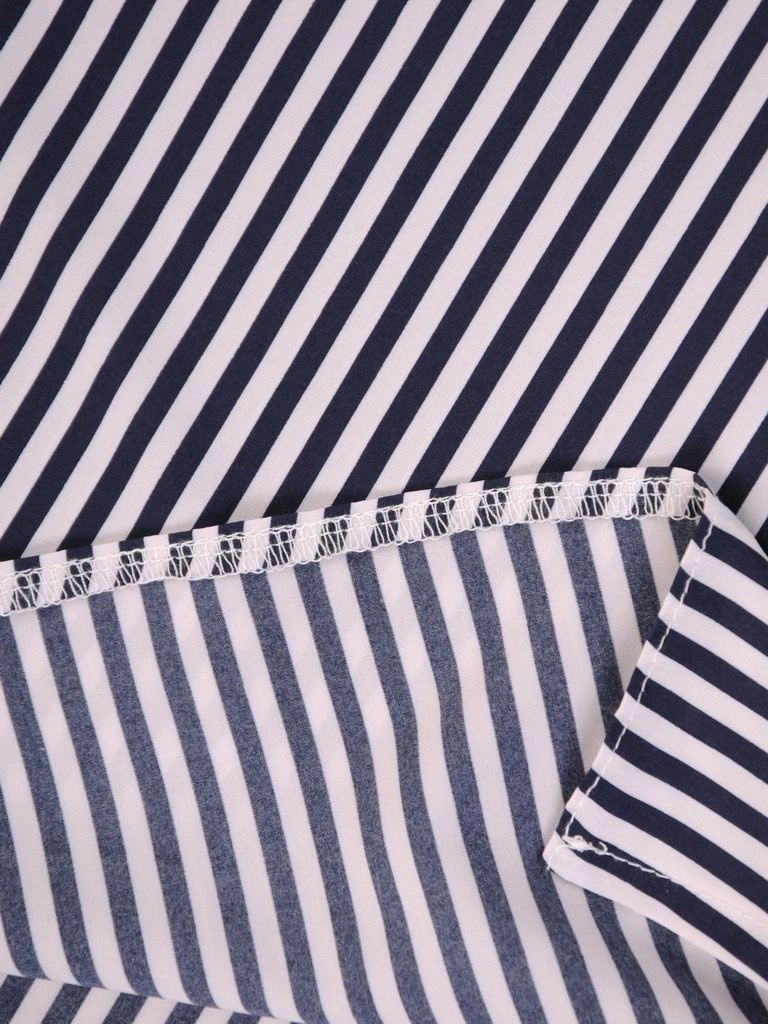 Elegancka bluzka wiskozowa w paski o prostym kroju – wysmuklający dekolt z guzikami 29821