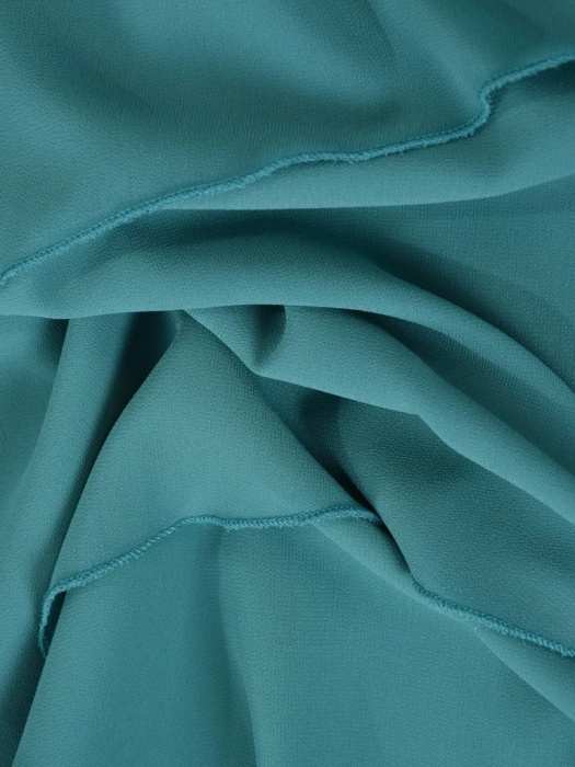 Elegancka sukienka trapezowa w kolorze szmaragdowym – zwiewny fason tuszujący biodra 41594