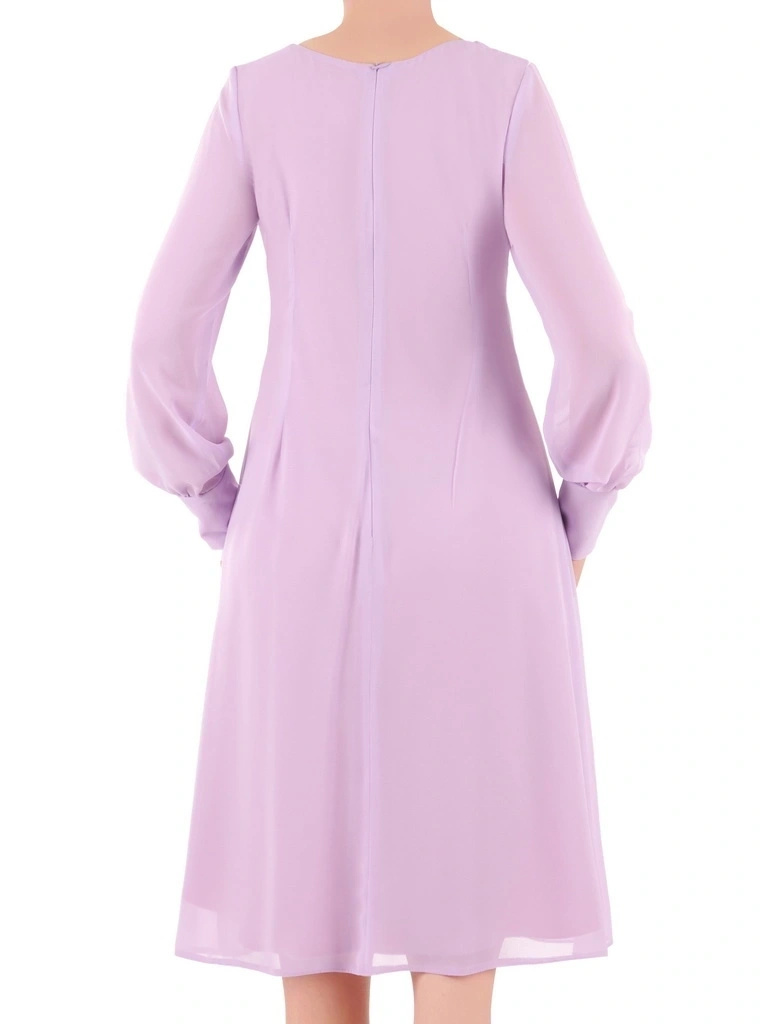 Elegancka liliowa sukienka rozkloszowana midi – wysmuklający krój z ozdobnymi mankietami 35379