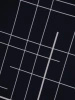 Biurowa sukienka midi w geometryczny deseń – prosty fason z kobiecym dekoltem łódka 20592