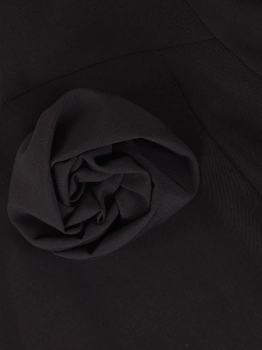 Elegancka czarna sukienka rozkloszowana maxi – szyfonowe rękawy i pasek podkreślający talię 40454