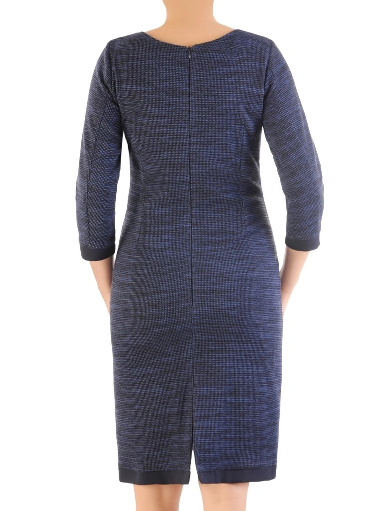 Granatowa sukienka biznesowa midi o prostym fasonie – elegancki model wysmuklający sylwetkę 34554