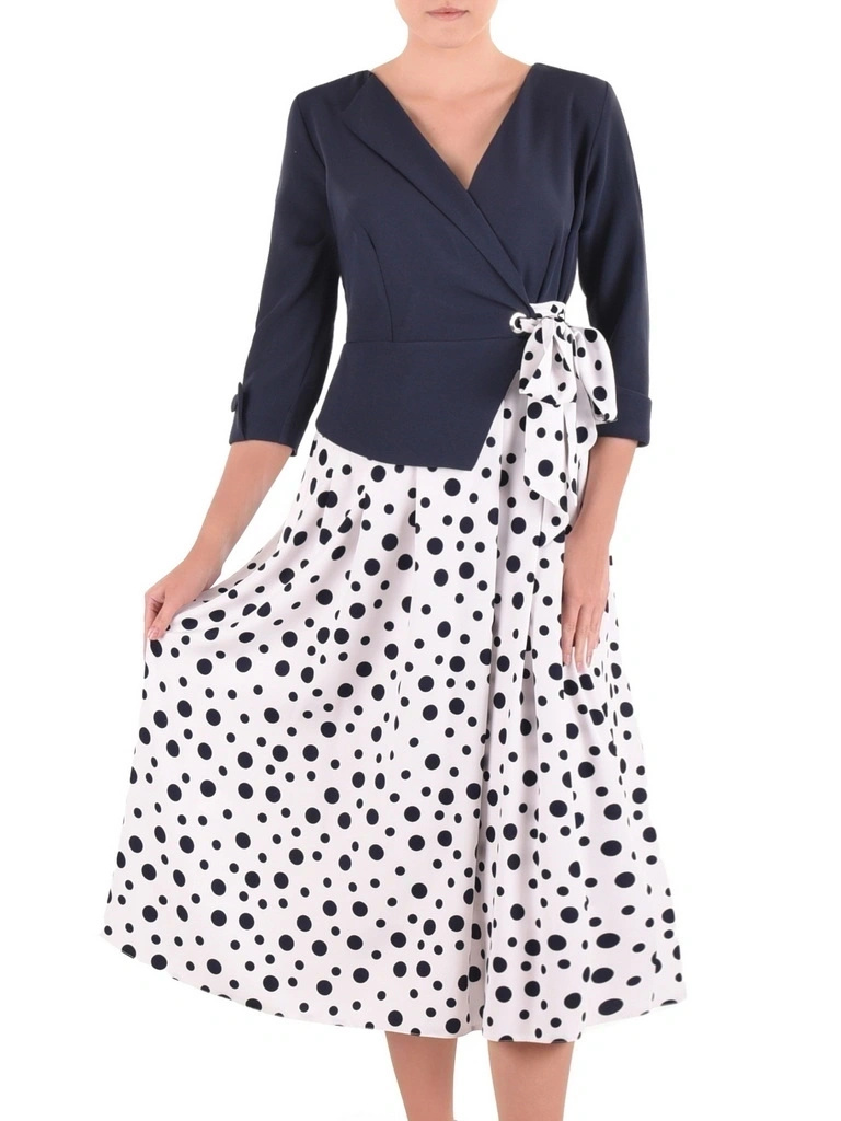 Elegancka granatowa sukienka rozkloszowana maxi w grochy – kobiecy fason z baskinką wysmuklający talię 38243