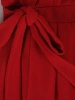Elegancka czerwona sukienka kopertowa z kołnierzykiem – stylowy krój z wiązaniem w pasie 18595