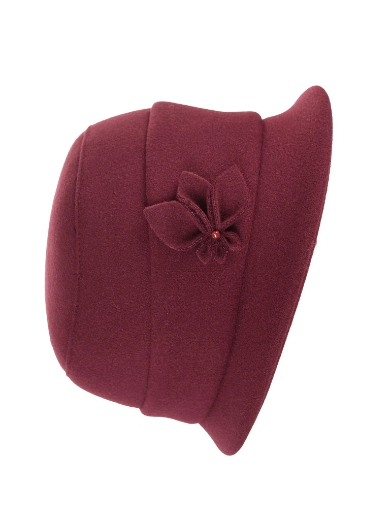 Buraczkowy kapelusz damski cloche – ocieplany model z ozdobną wstawką 42414