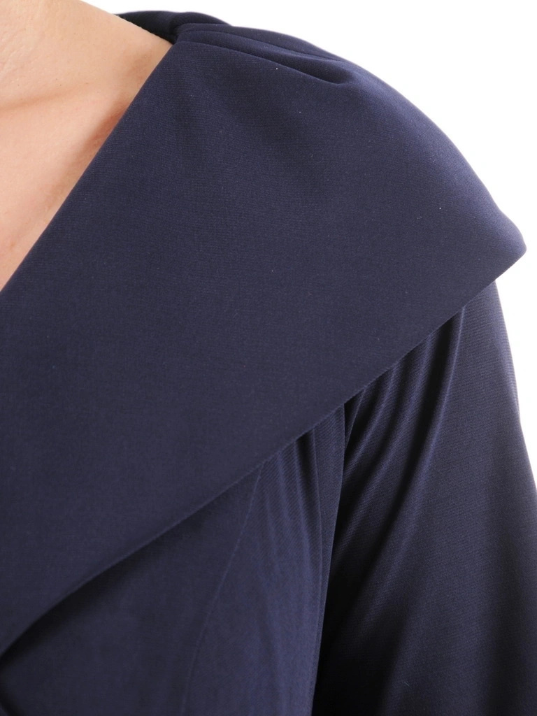 Elegancka sukienka rozkloszowana w kwiatowy wzór – kopertowy dekolt modelujący sylwetkę 36949