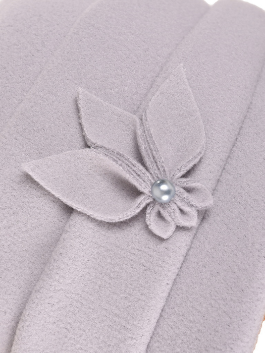 Elegancki kapelusz damski cloche na zimę – stylowa ochrona przed chłodem z regulacją 42430