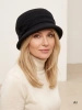 Elegancki kapelusz cloche czarny z ozdobną wstawką – modny model damski z krótkim rondem i regulacją obwodu 40911