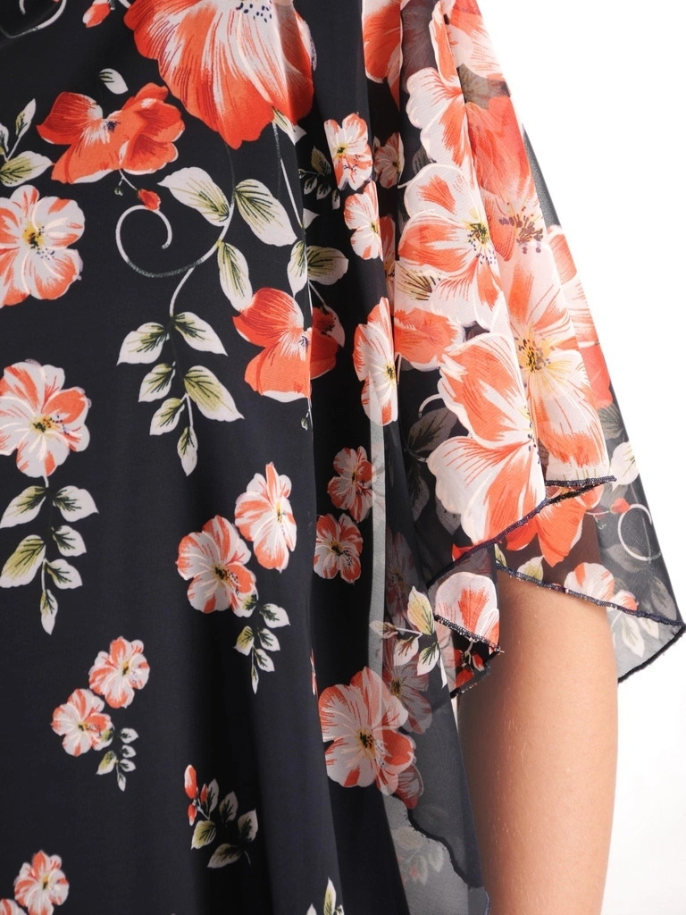 Klasyczna bluzka plus size z krótkim rękawem i kwiatowym wzorem – z fasonem prostym z narzutką, wysmuklająca sylwetkę 38535
