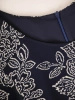 Granatowa sukienka rozkloszowana maxi w kwiaty – stylowe kontrafałdy subtelnie maskujące biodra 39328