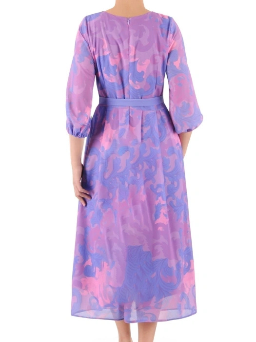 Śliwkowa sukienka rozkloszowana maxi we wzór – elegancki fason wysmuklający talię 39851