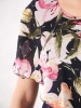 Elegancka sukienka midi o prostym kroju w kwiaty – lekka narzutka szyfonowa wysmuklająca figurę 35990