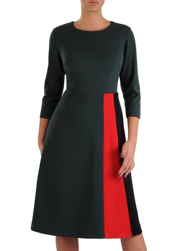 Elegancka sukienka rozkloszowana w butelkowej zieleni – wysmuklający fason midi do pracy 18598