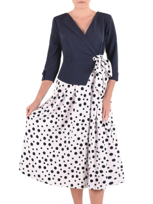 Elegancka granatowa sukienka rozkloszowana maxi w grochy – kobiecy fason z baskinką wysmuklający talię 38243