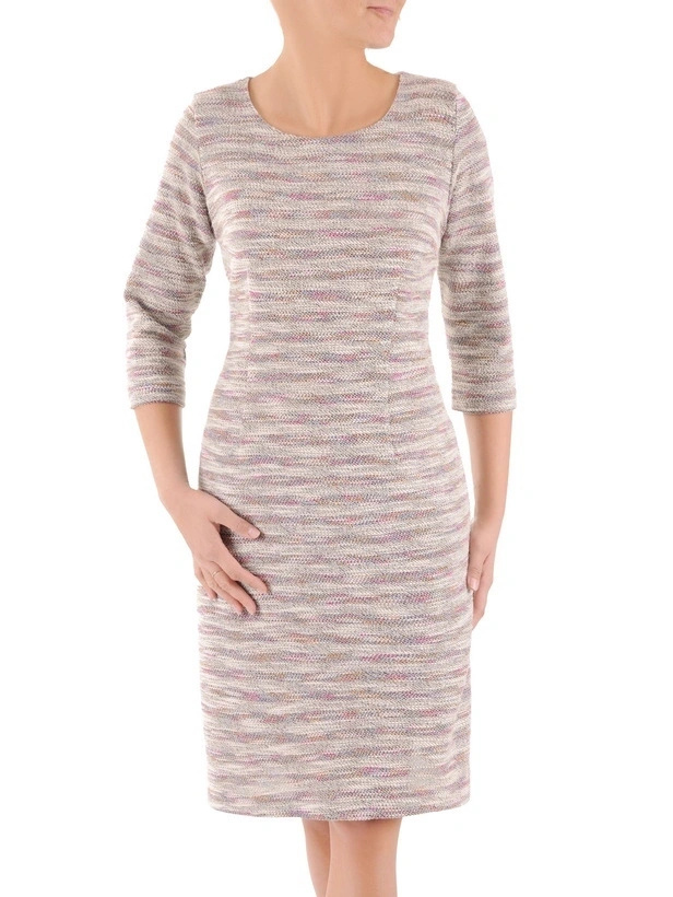 Wzorzysta sukienka midi z rękawem 3/4 – prosty fason z eleganckim kominem 38799