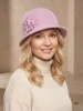 Elegancki kapelusz damski zimowy cloche – liliowy model z subtelną aplikacją 42389