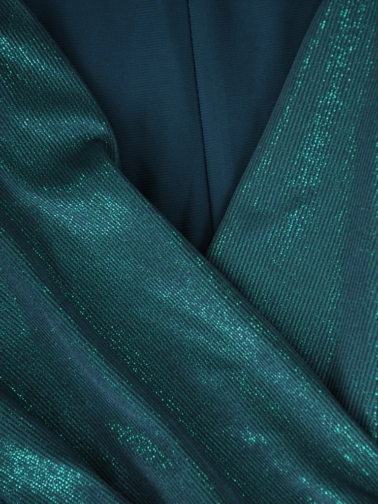 Zielona sukienka wieczorowa maxi na sylwestra – zmysłowy rozkloszowany fason z kopertowym dekoltem 37105