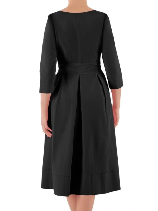 Elegancka czarna sukienka rozkloszowana midi – modelujący sylwetkę krój z rękawem 3/4 38494