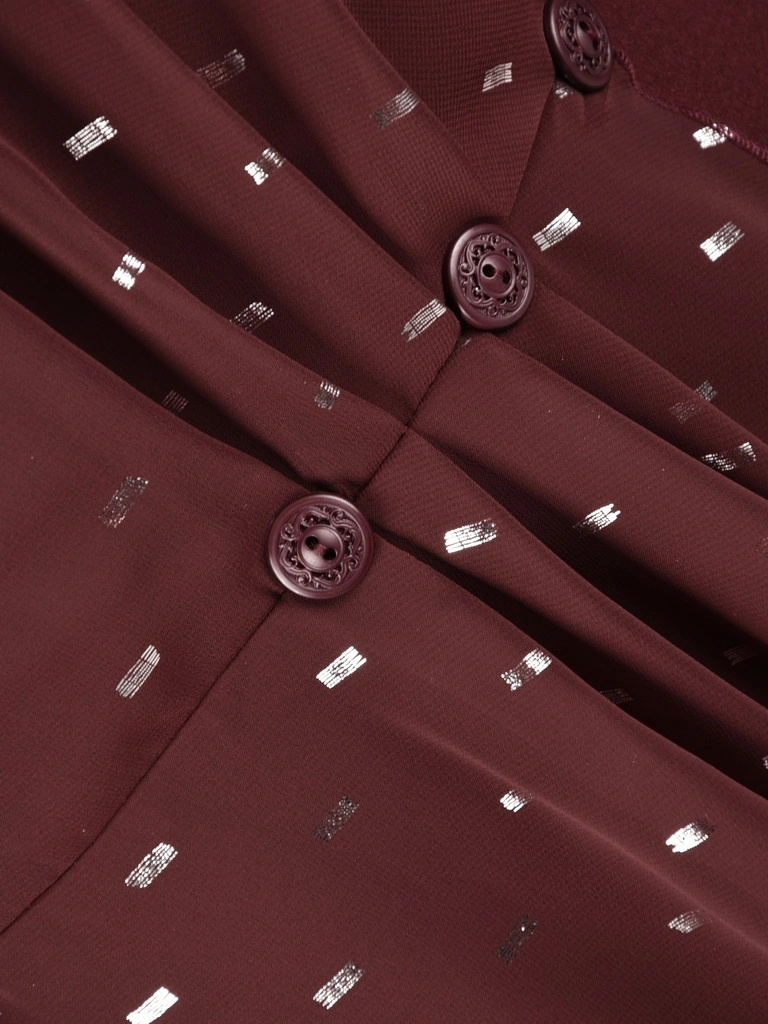 Elegancka bordowa sukienka prosta na święta i przyjęcia – ozdobna baskinka podkreślająca talię 41404