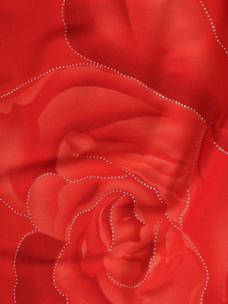 Prosta czerwona sukienka midi w kwiaty na wesele – ozdobne marszczenia wysmuklające sylwetkę 6162