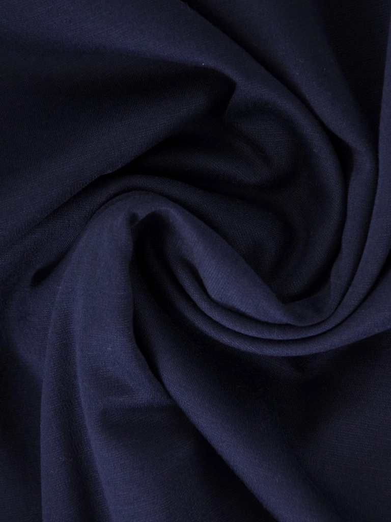 Granatowo-chabrowa sukienka do biura midi – prosty krój z rękawem 3/4 wysmuklający figurę 38788