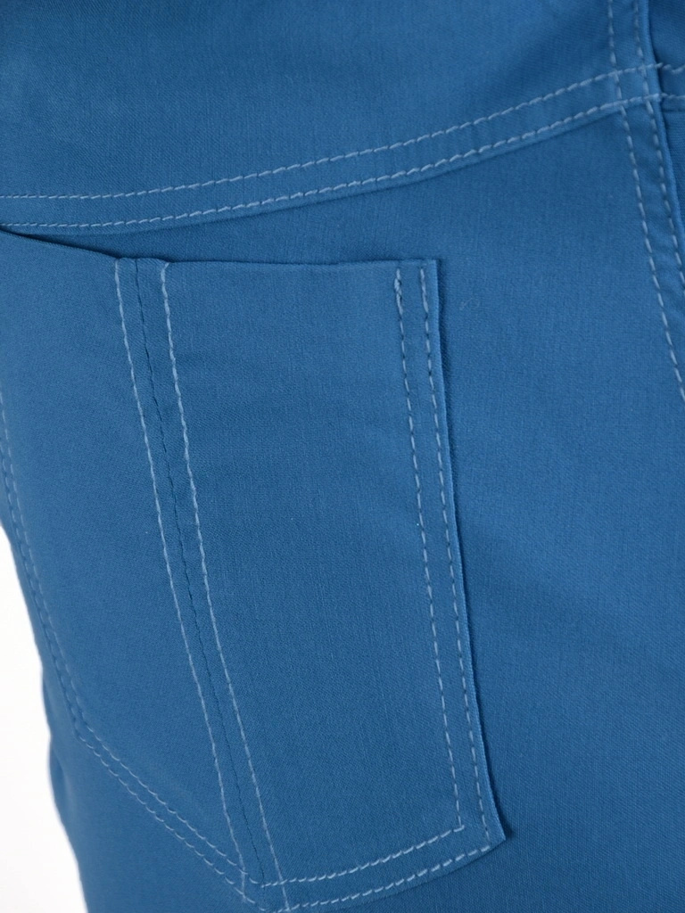 Niebieskie spodnie damskie o prostym kroju – wygodna gumka w pasie wysmuklająca sylwetkę 35149