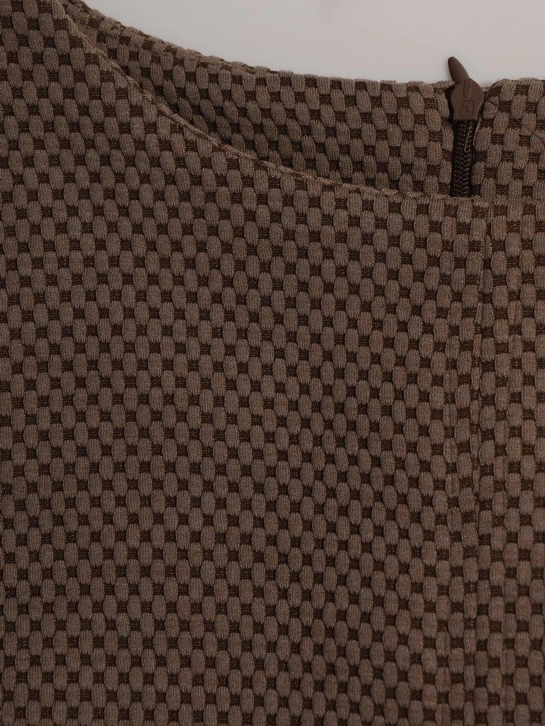 Elegancka sukienka dzianinowa khaki tuba – wysmuklający krój z kieszeniami 13935