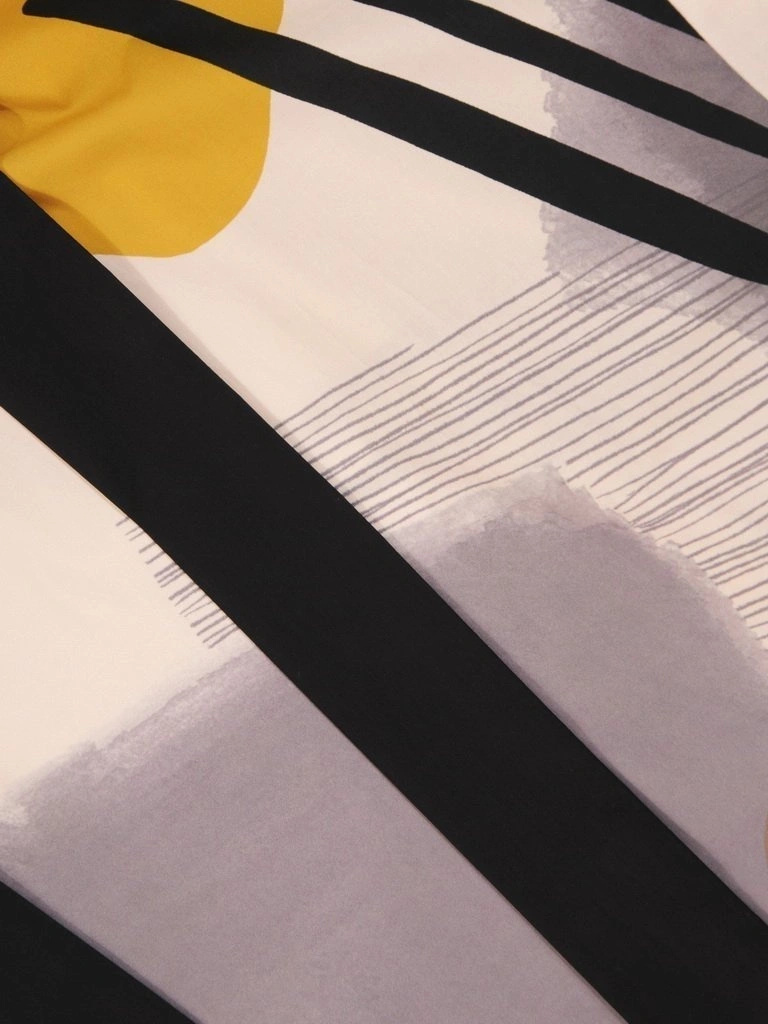 Musztardowa sukienka midi z bawełny o fasonie tuby – kobiecy model z rozcięciem wysmuklającym nogi 30081