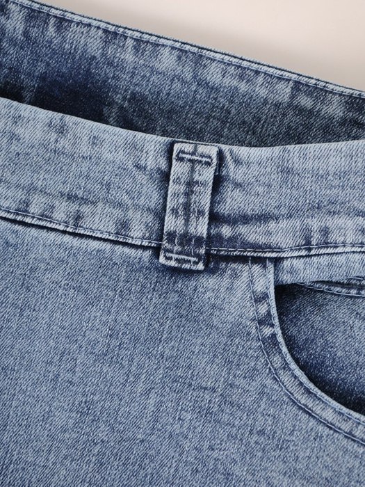 Dżinsowe spodnie z ozdobnymi zamkami 29744