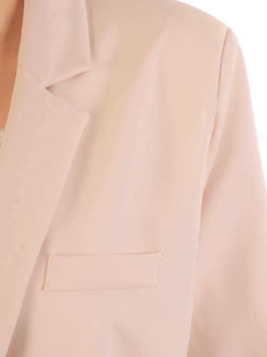 Elegancki garnitur damski w beżowym kolorze zapinany na guzik 33121
