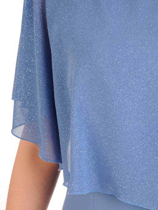 Niebieska sukienka z asymetryczną narzutką z szyfonu 32449