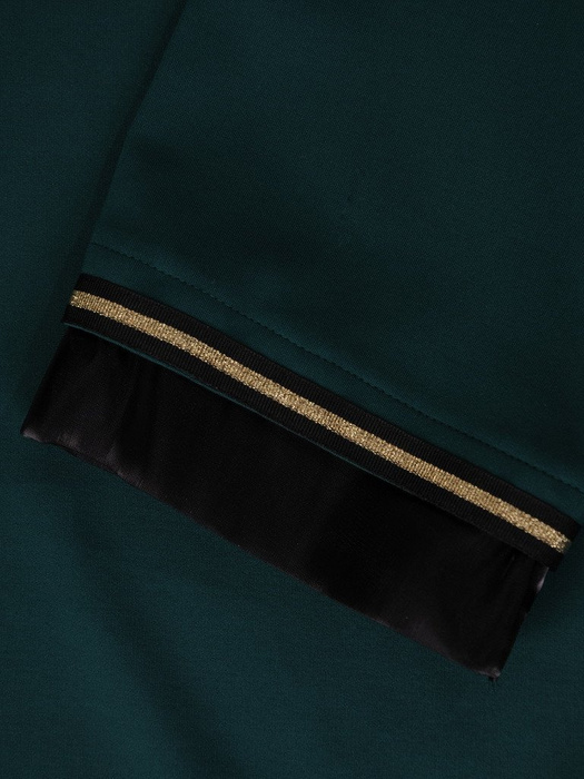 Zielona bluzka z szerokimi, ozdobnymi rękawami 18927