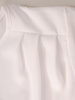 Biała bluzka z ozdobnym wycięciem przy dekolcie 33360