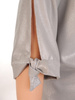 Połyskująca bluzka damska z ozdobnymi wiązaniami na rękawach 31865